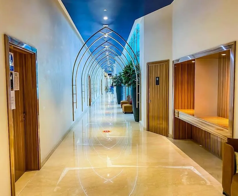 Spacious Studio With Pool - Canal & Burj Views Dubai