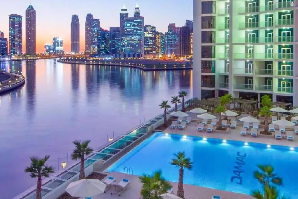 Spacious Studio With Pool - Canal & Burj Views Dubai 0*,