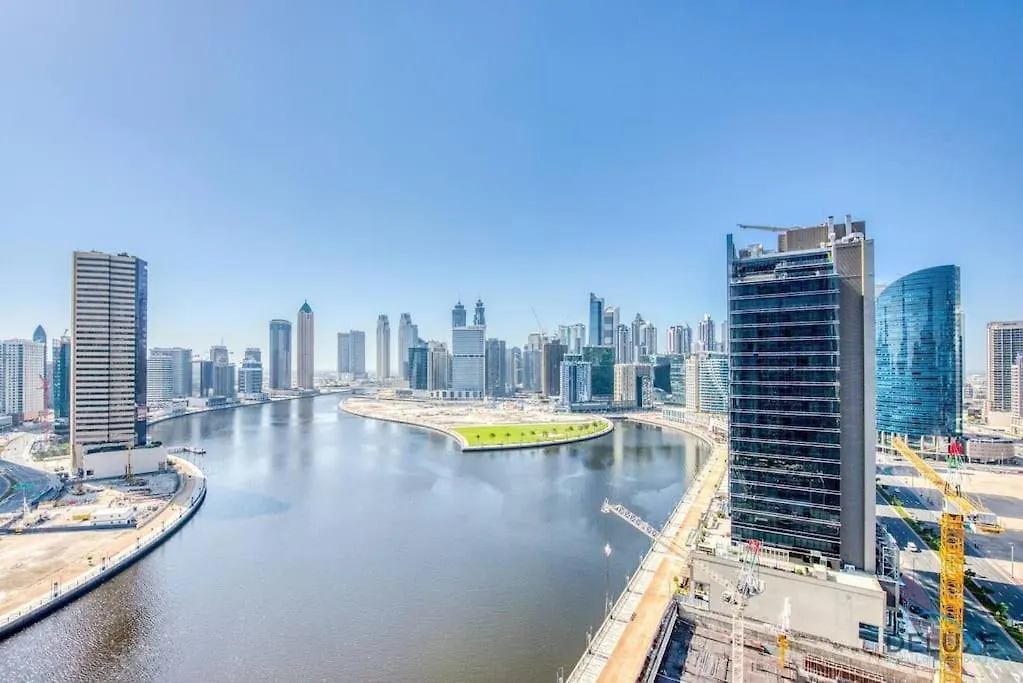 Apartment Spacious Studio With Pool - Canal & Burj Views Dubai