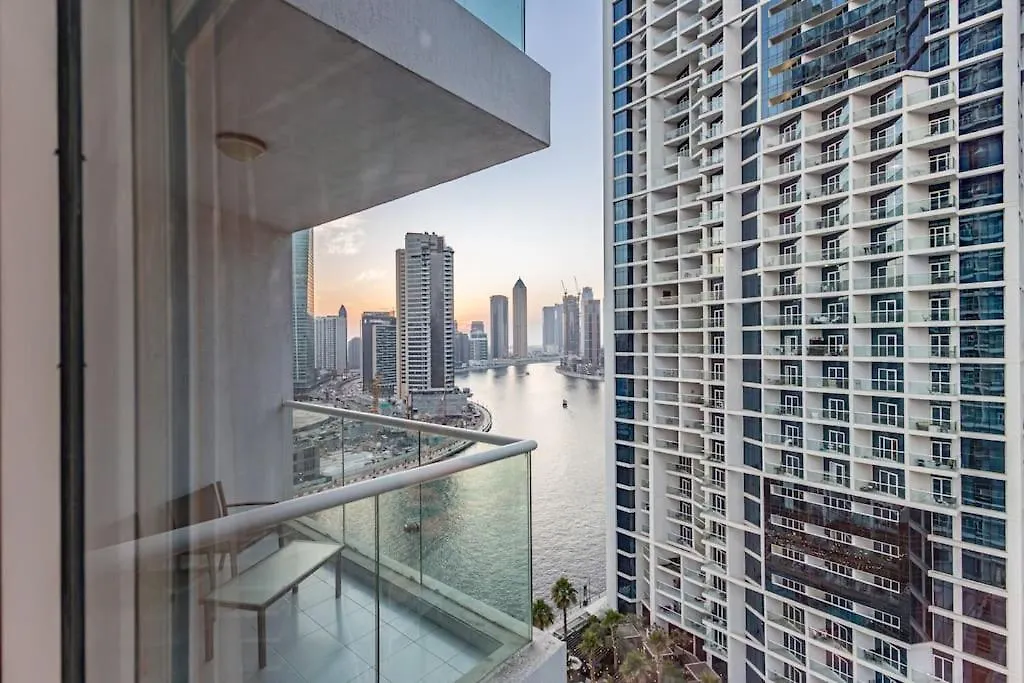 Spacious Studio With Pool - Canal & Burj Views Dubai