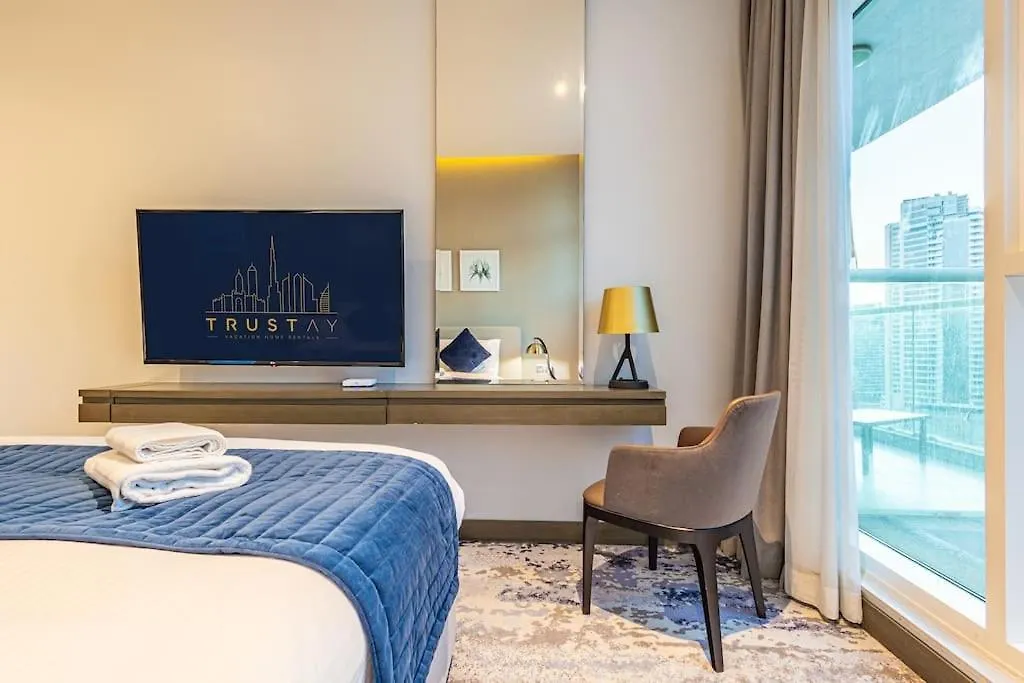 Spacious Studio With Pool - Canal & Burj Views Dubai